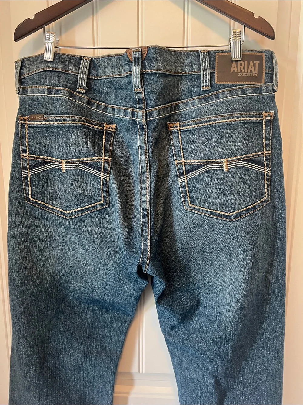 Ariat Men's Straight Jeans in Medium Indigo Wash